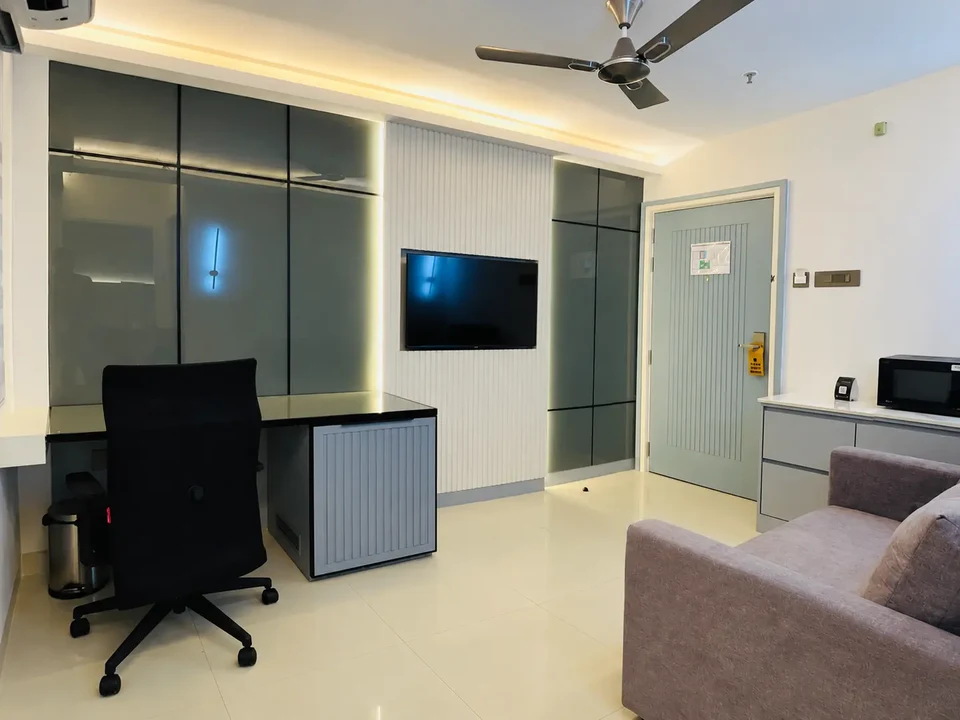 Suite — work desk
